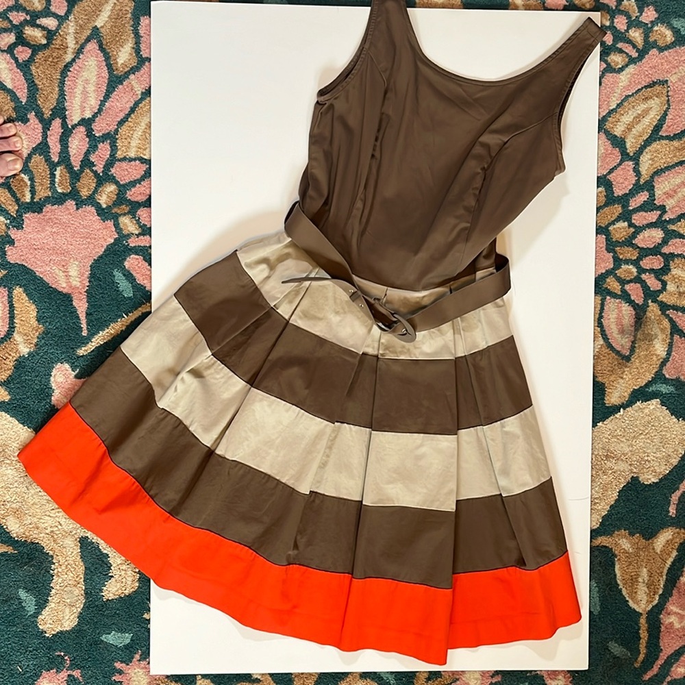 Banana Republic size 6 sleeveless knee length dress with belt side zip